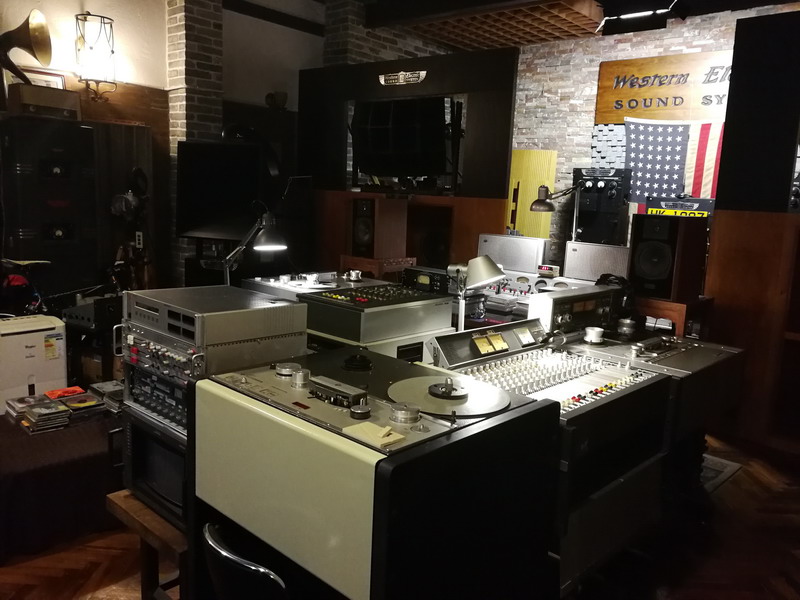 西电电台录音室专业设备