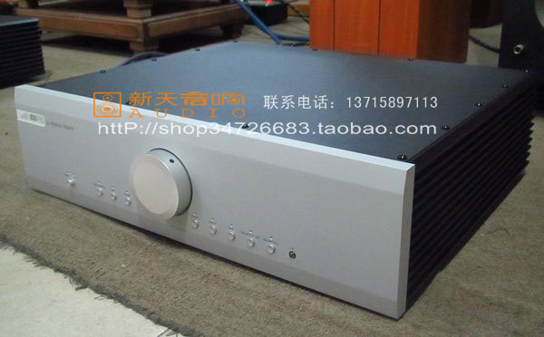 进入了2005年,音乐传真又推出了全新的包含了24bit,192kHz升频的美国军用级6112真空管、晶体管混合输出CD播放机和每声道输出功率为250w(24dBW)的合并式功放机,包含了扼流控制的前后级功放机的A5系列产品和A3.5系列,还有就是让发烧级音乐爱好者们梦寐以求的kW系列。kW系列包括了kW 500合并式功放机和kW SACD播放机和kW Pre前级功放机, kW750功率功放机,在全新的高级产品系列中的A5 CD播放机,kW 500合并式功放机,kW SACD播放机,kW Pre前级功放机