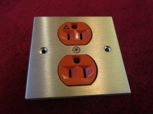铝面板两位插座（座用美国和宝）长8.5CM*宽8.5CM