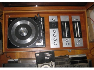 黑胶唱机英国古董LP唱机带功放和收音机