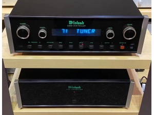 麦景图 Mcintosh C200 旗舰分体前级，带mm和mc黑胶唱头放大，内置高度风mc升压牛，唱放素质非常好，这套成色也很漂亮