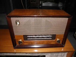 英国COSSOR-胆FM收音机