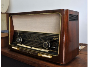  希特勒使用过的品牌罗兰士前身giaets胆FM-AM收音机