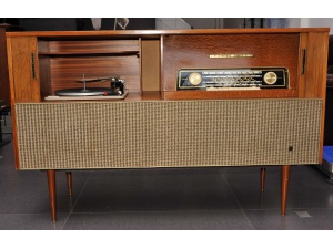 英国经典PYE胆收音机加黑胶唱盘音响机柜(已售出）